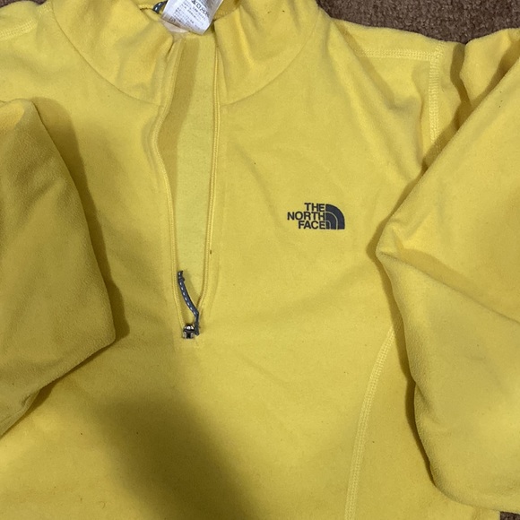North face light yellow fleece size girls XL can also fit adults - Picture 4 of 5
